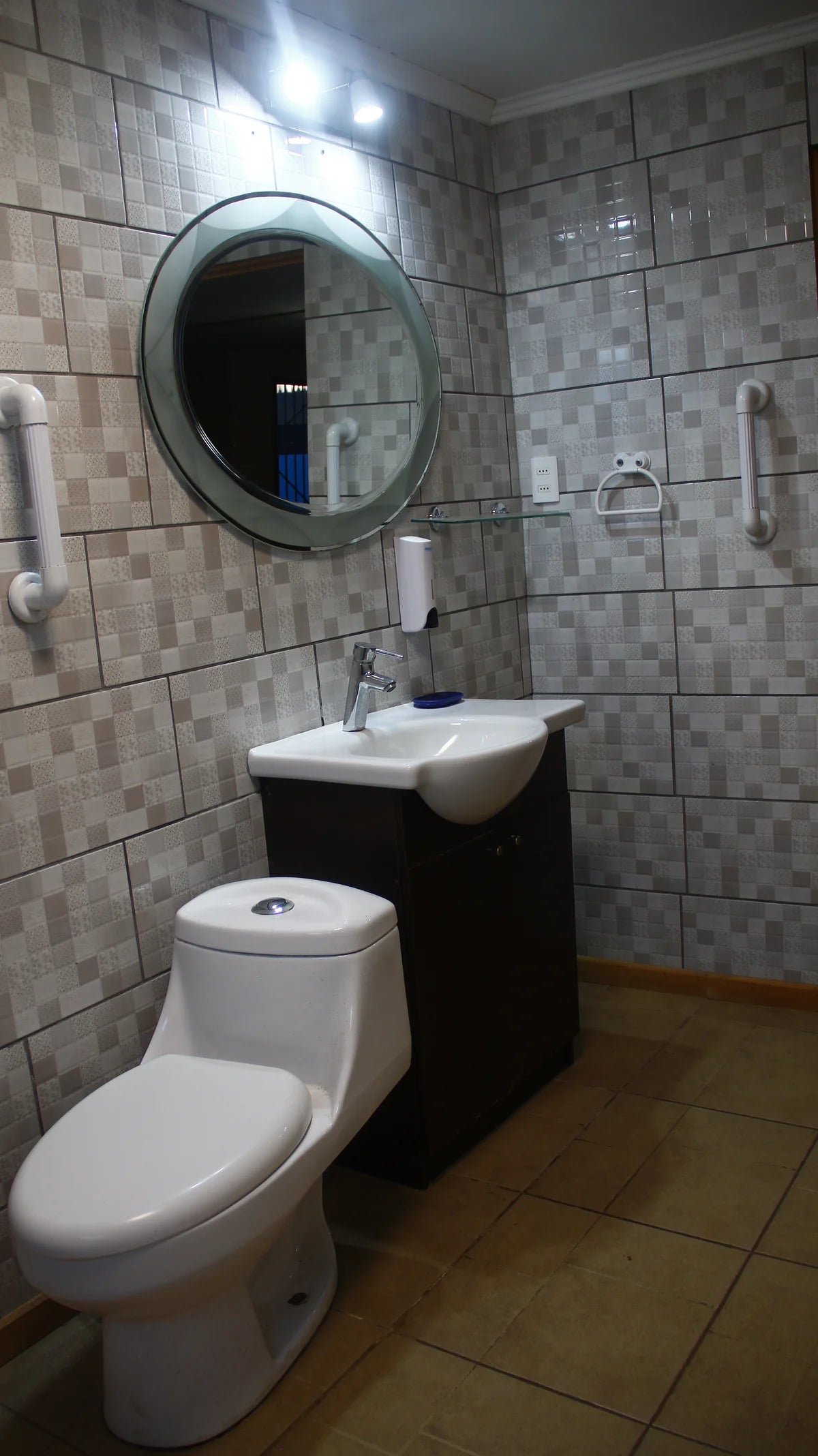 CASA EN EL SENDERO QUILLOTA INDEPENDIENTE UN SOLO PISO